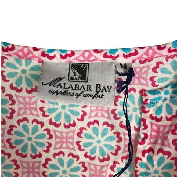 Malabar Bay Tunic Top Womens Size Medium Pink V-Neck 3/4 Sleeve Geometric - Picture 2 of 7